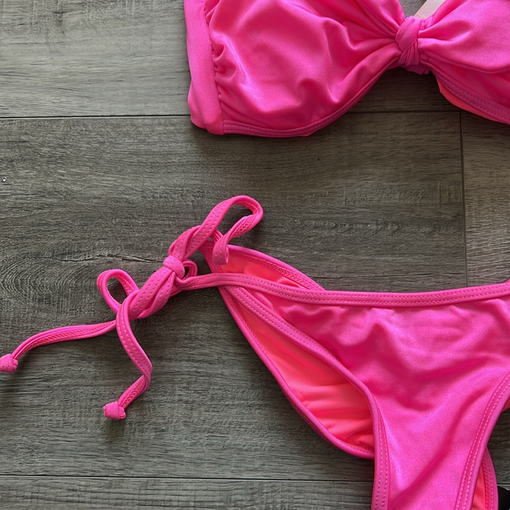 Bikinis - Picture 6 of 12